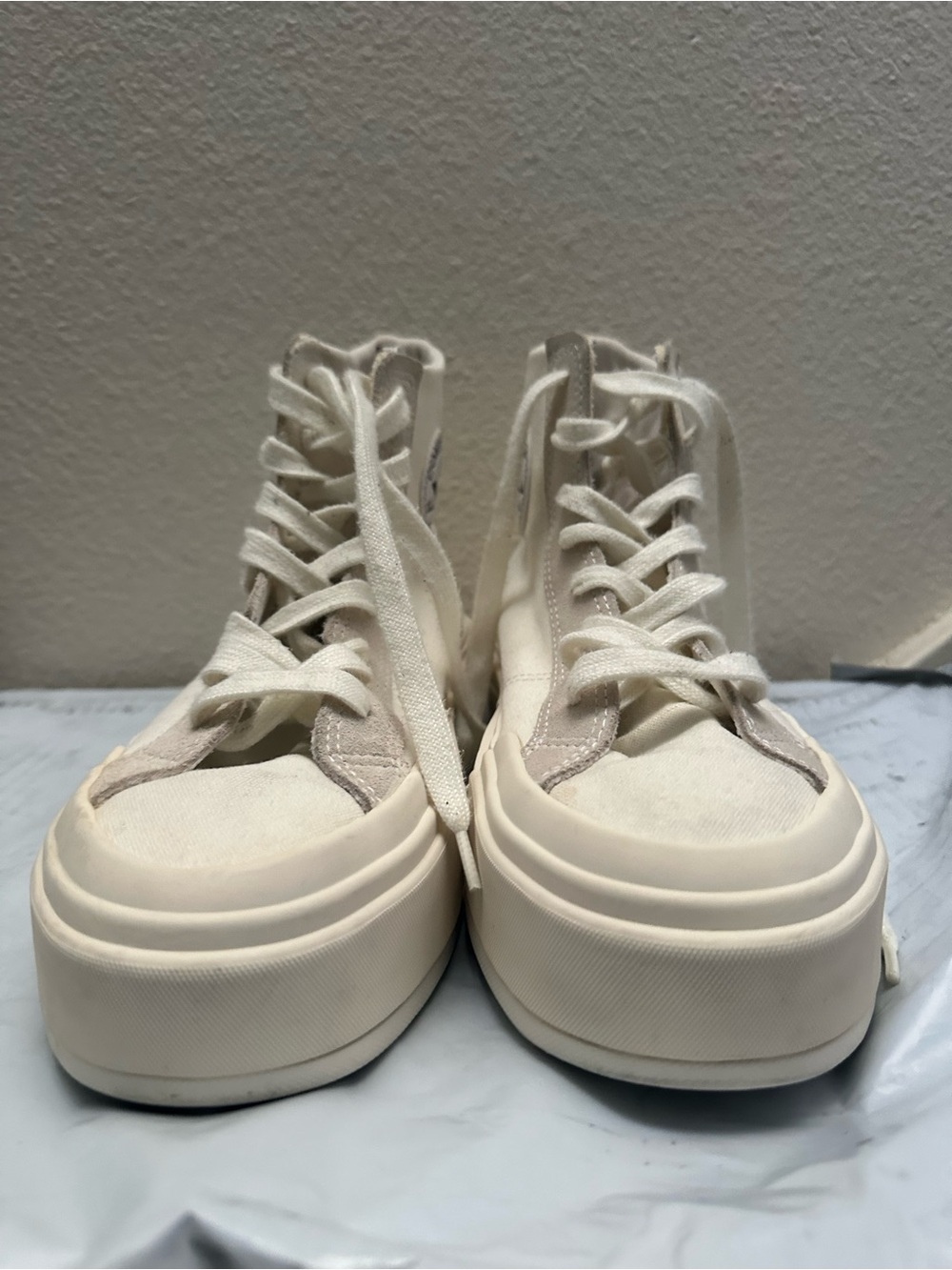 Converse High Top Platform Shoes. Size 9. - Picture 8 of 14